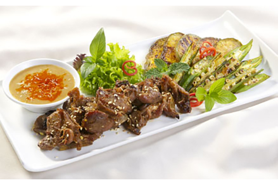 http://stc.bindo.vn//files/cung-bindo-nham-nhi-cuoi-tuan-voi-mon-de-nuong-sa-te-.jpg