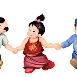 Decal dán tường Cùng bé vui xuân