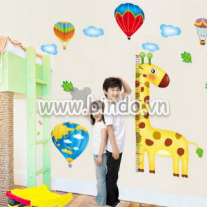Decal dán tường Thước đo hươu và kinh khí cầu