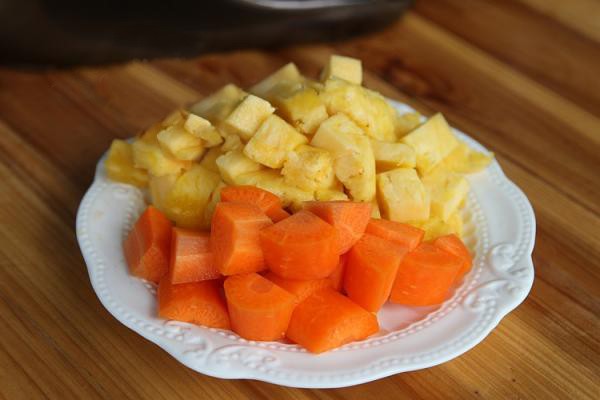 Cách giảm cân cùng nước ép cà rốt với dứa 1