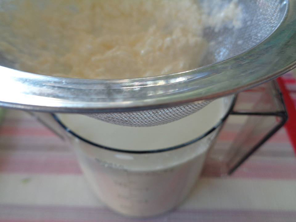 Cách làm sữa chua túi thơm ngon đơn giản tại nhà 3