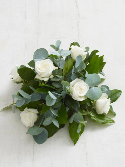 Học cách cắm hoa hồng trắng trang trí nhà đơn giản và sang trọng 5