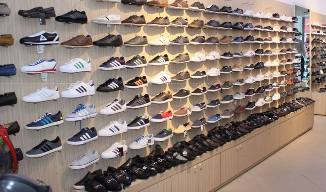 Chọn giấy dán tường giá rẻ cho shop giày dép 4