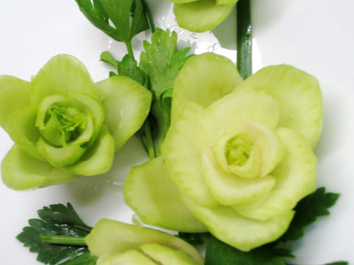 Gợi ý cách tỉa hoa từ cải thìa đẹp mắt trang trí món ăn ngày tết 1