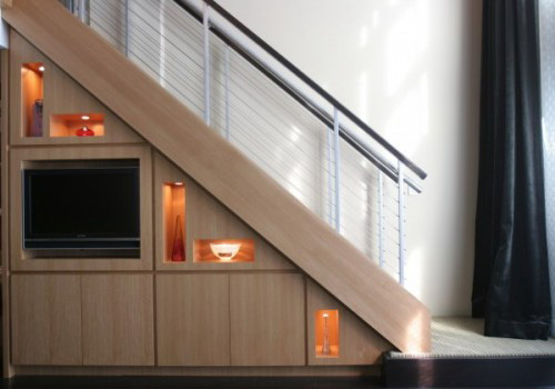 Tân dụng cầu thang để thiết kế độc đáo cho phòng khách 7