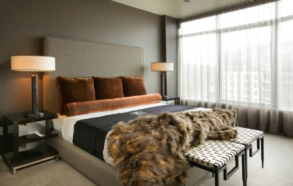 Trang trí phòng ngủ đẹp với những bức tường màu nâu nhạt 4