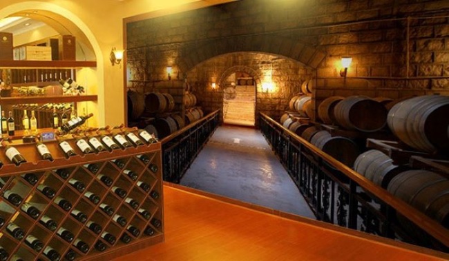 Hình ảnh Tranh dán tường hầm rượu đẹp 10