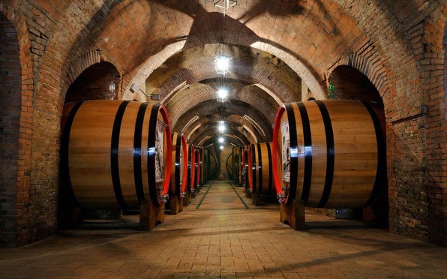 Hình ảnh Tranh dán tường hầm rượu đẹp 14