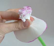 Hướng dẫn làm hoa hồng đơn giản đẹp từ giấy tissue 9
