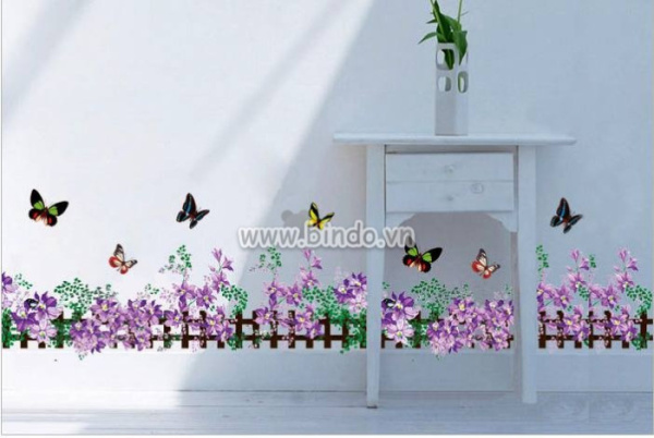 Decal dán tường Decal hoa tím bên hàng rào dán chân tường phòng khách, phòng ngủ, phòng bé đẹp dài 2,2 mét