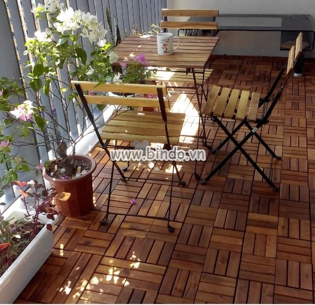 Sàn gỗ ban công IKEA
