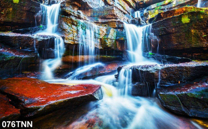 Tranh phong cảnh dòng thác êm đềm