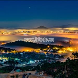 Tranh cảnh thành phố Đà Lạt trong đêm sương mù huyền diệu Tranh cảnh thành phố Đà Lạt trong đêm sương mù huyền diệu