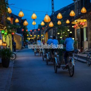 Tranh cảng đêm đường phố bận rộn ở Hội An, Việt Nam. Tranh cảng đêm đường phố bận rộn ở Hội An, Việt Nam.