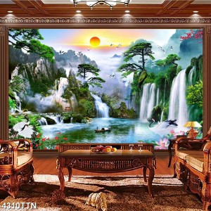 Tranh thác nước và người chèo thuyền trên sông xanh Tranh thác nước và người chèo thuyền trên sông xanh