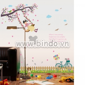 Decal dán tường Decal dán tường cô bé và xích đu 2, chi tiết rời, trường mầm non, 0,9 x 0,7 (m) (dài x rộng) tại TPHCM