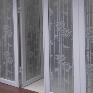 Decal dán tường dán kính trúc trắng