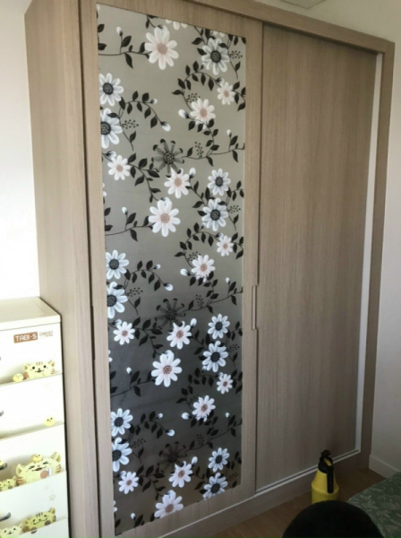 Decal dán tường Decal dán kính họa tiết hoa cúc trắng xám 90cm x 1m