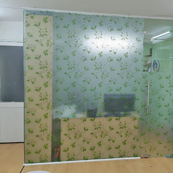 Decal dán tường Decal dán kính mờ hoa văn lá xanh nghệ thuật khổ rộng 0.9m x 1m Decal dán tường Decal dán kính mờ hoa văn lá xanh nghệ thuật khổ rộng 0.9m x 1m