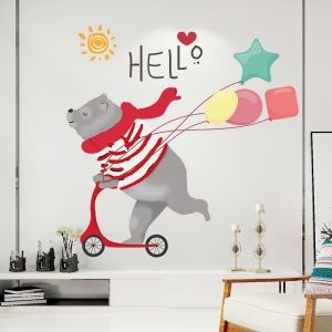 Decal dán tường Gấu chạy xe