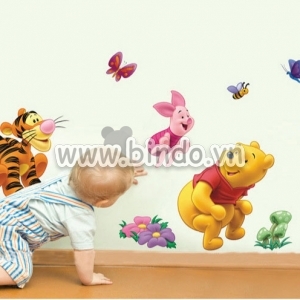 Decal dán tường Decal gấu pooh cõng bạn đi chơi dán trường mầm non, phòng ngủ cho bé Decal dán tường Decal gấu pooh cõng bạn đi chơi dán trường mầm non, phòng ngủ cho bé