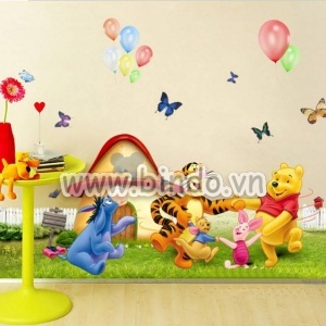 Decal dán tường Gấu pooh vui cùng bạn size nhỏ