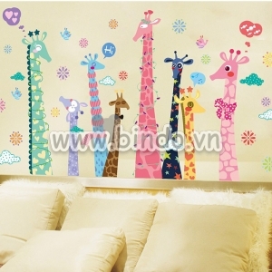 Decal dán tường Gia đình hươu cao cổ sắc màu