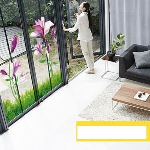 Decal dán tường Hoa anh thảo tím và chân tường cỏ xanh
