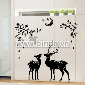Decal dán tường Đôi hươu ngắm trăng và hoa