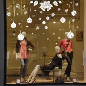 Decal dán tường Noel 91 -Dây trang trí noel quả châu